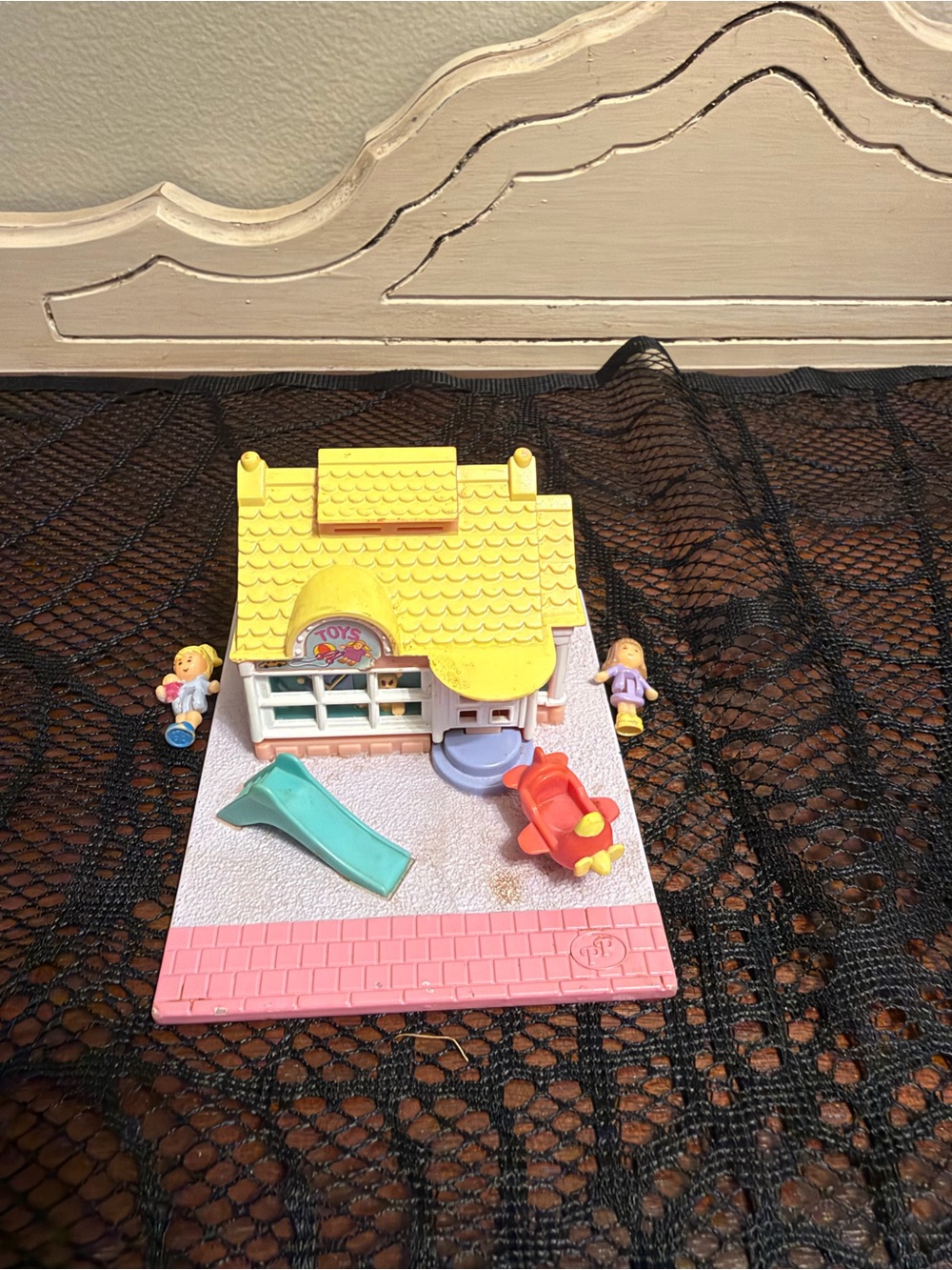 Vintage Polly Pocket Toy Shop- 1993 full set